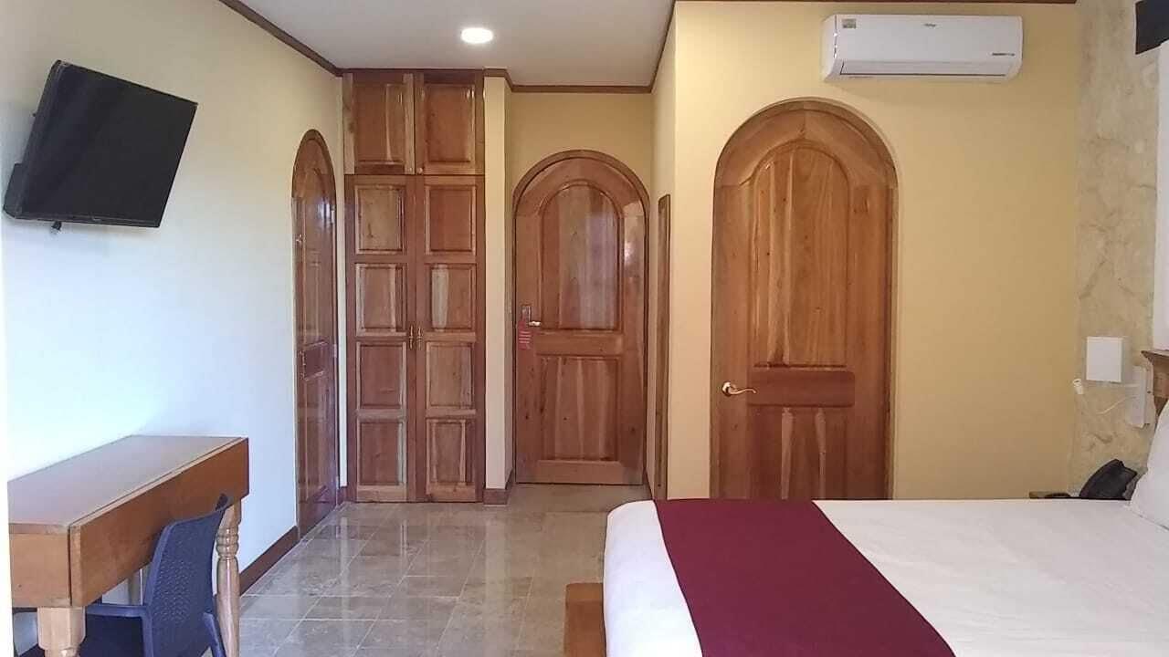 Cancun International Suites Bagian luar foto