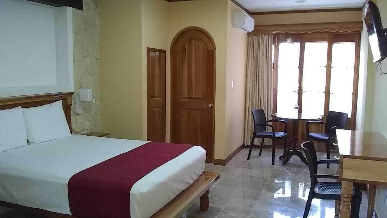 Cancun International Suites Bagian luar foto