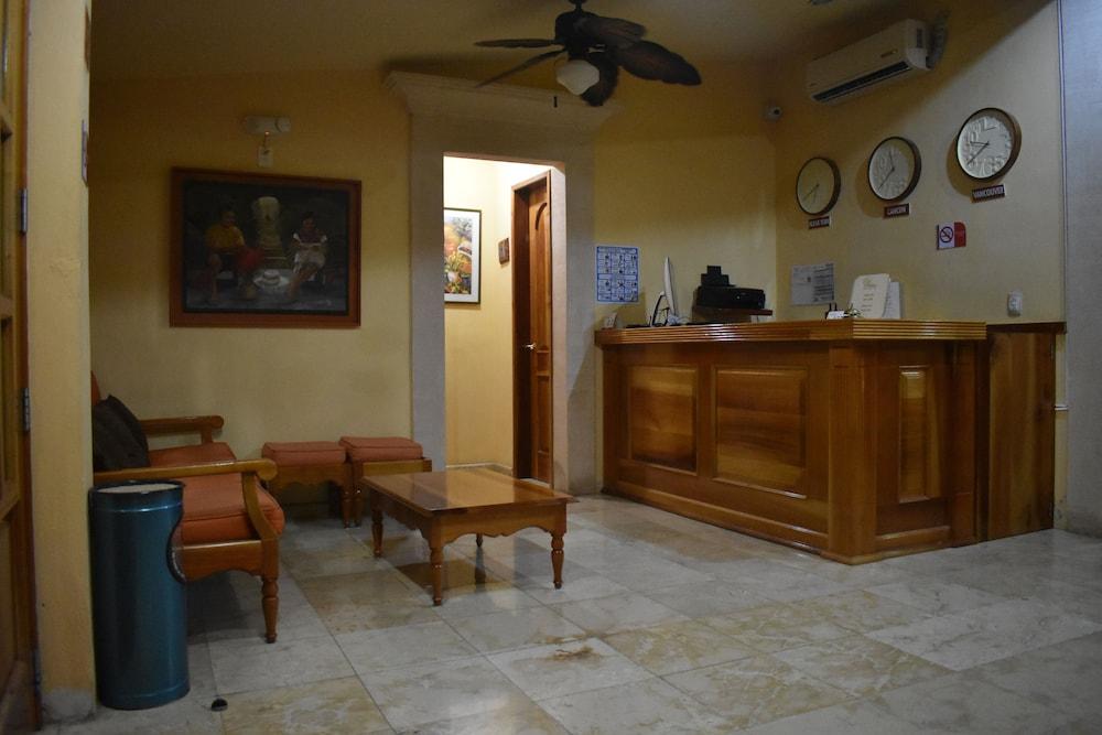 Cancun International Suites Bagian luar foto