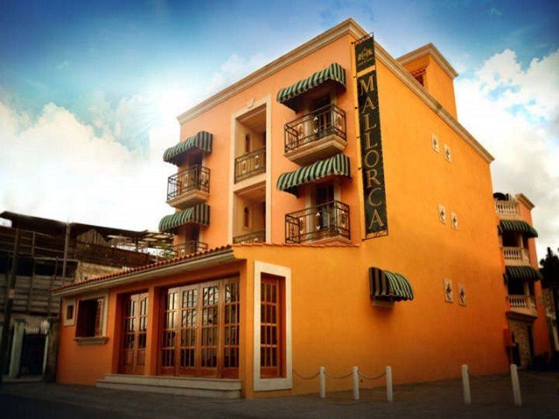 Cancun International Suites Bagian luar foto