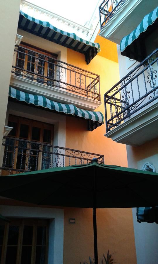 Cancun International Suites Bagian luar foto