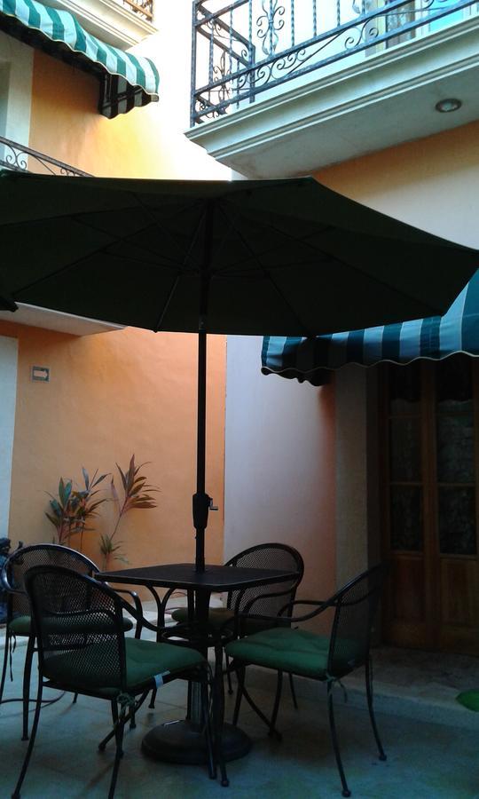 Cancun International Suites Bagian luar foto