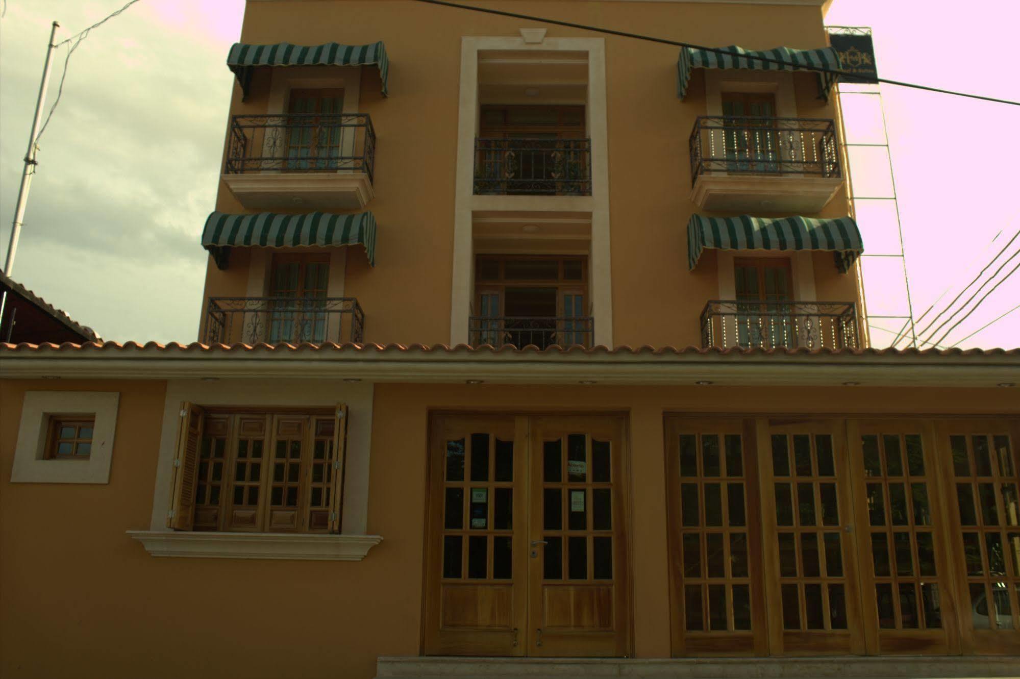Cancun International Suites Bagian luar foto